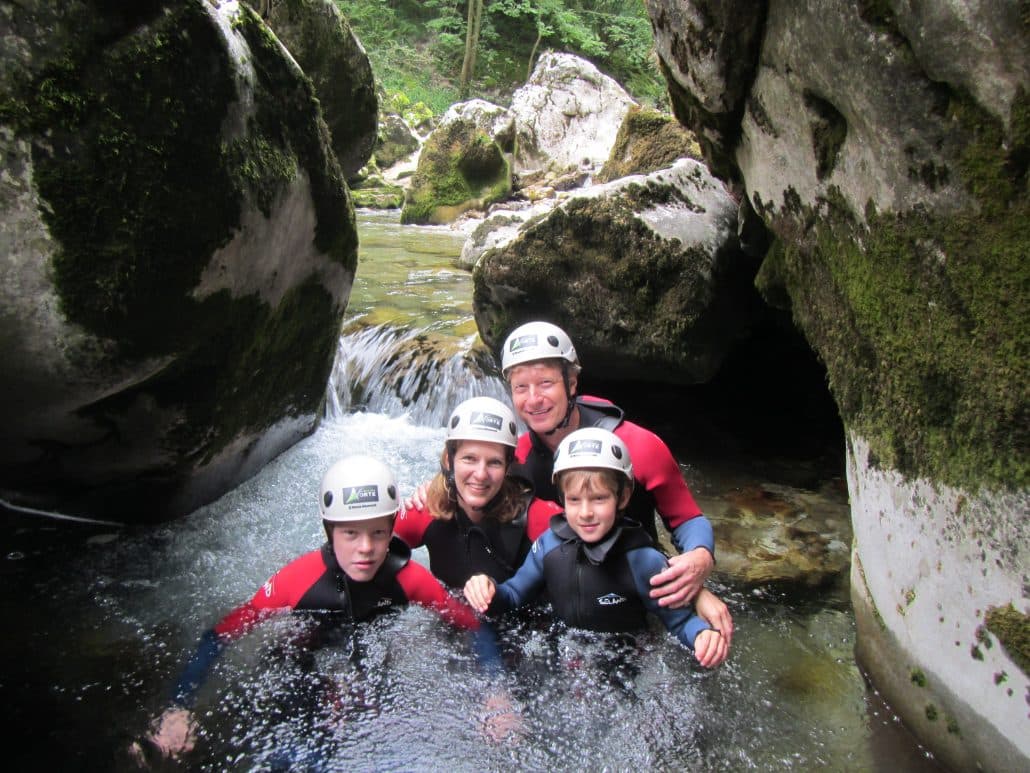 Increíble Campamento Multiaventura en Familia: Diversión y Aprendizaje Aventura al Aire Libre