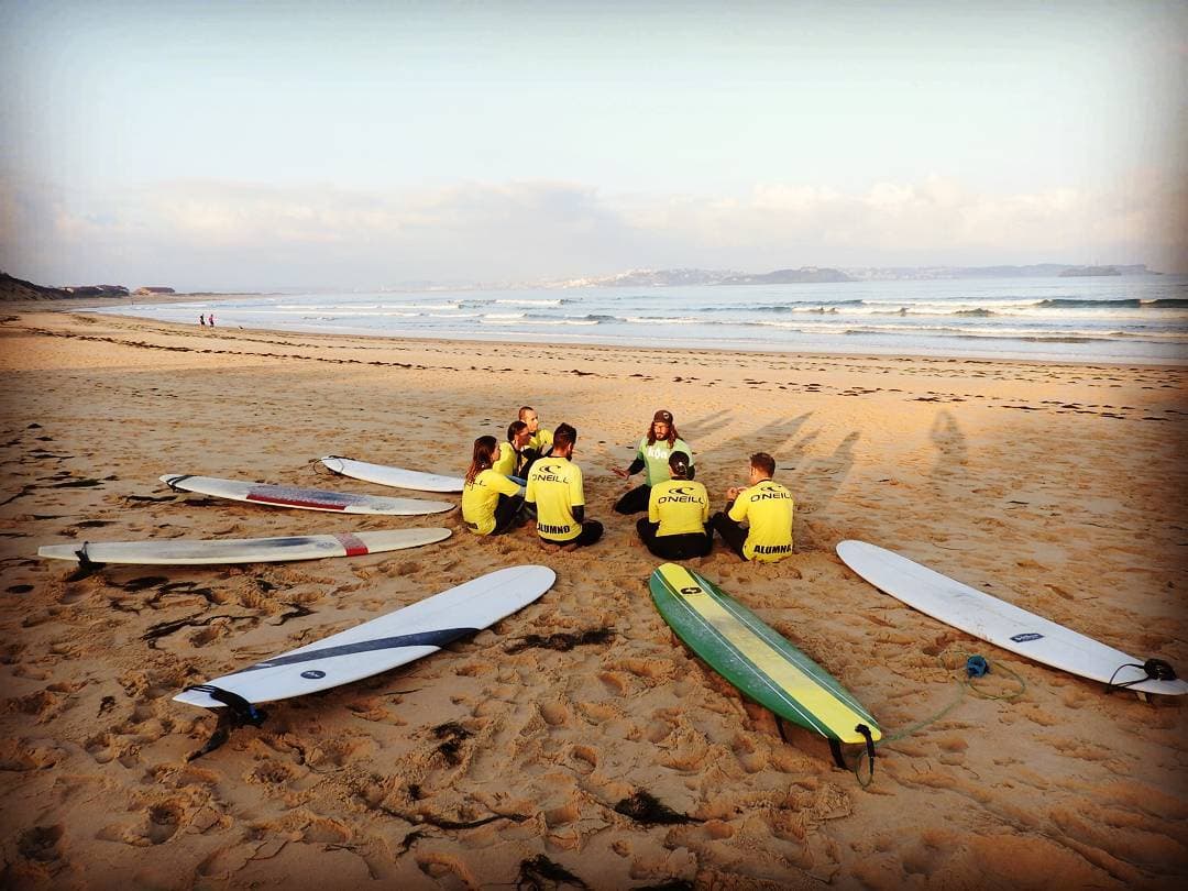 Clases longboard en Somo y Loredo: Deslízate sobre las olas con estilo