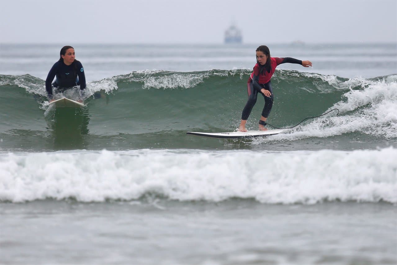 Curso de surf semanal en Loredo