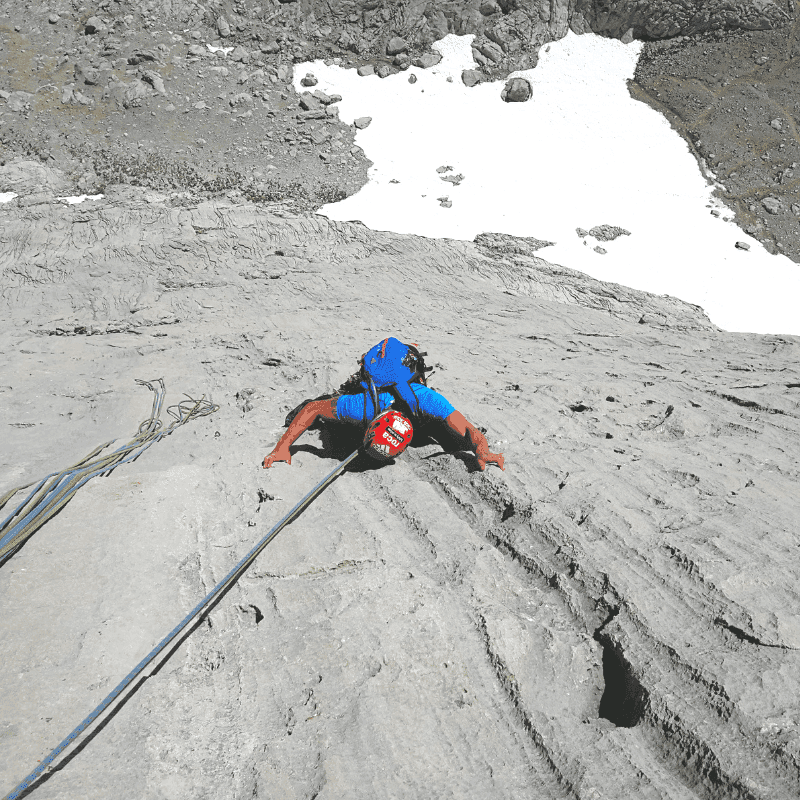 Amistad con el Diablo – Escalada con guía en Naranjo de Bulnes