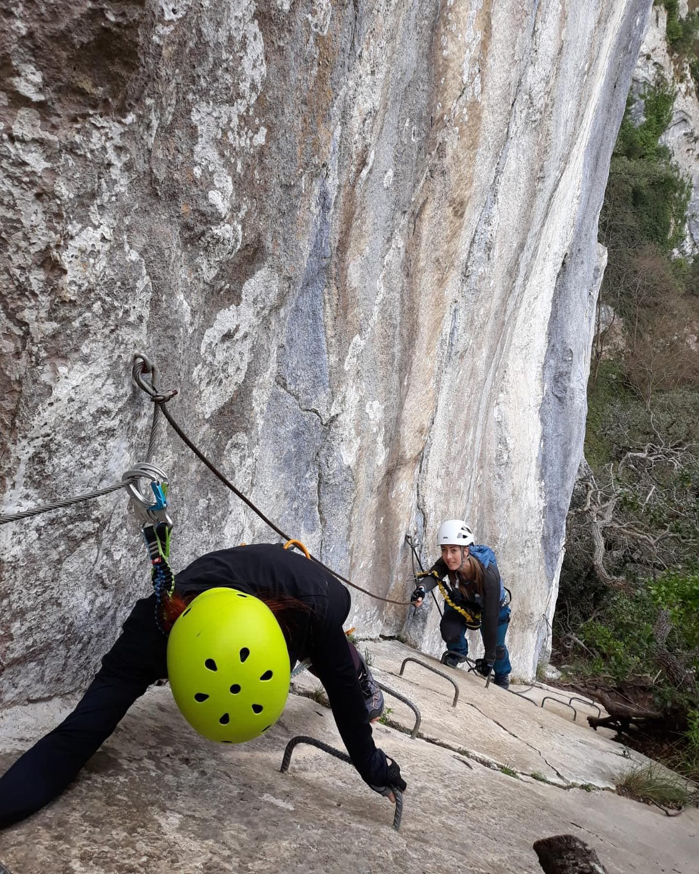 Vía Ferrata La Hermilla + El Millar + Escalera al Cielo - Aventura Segura en Picos de Europa