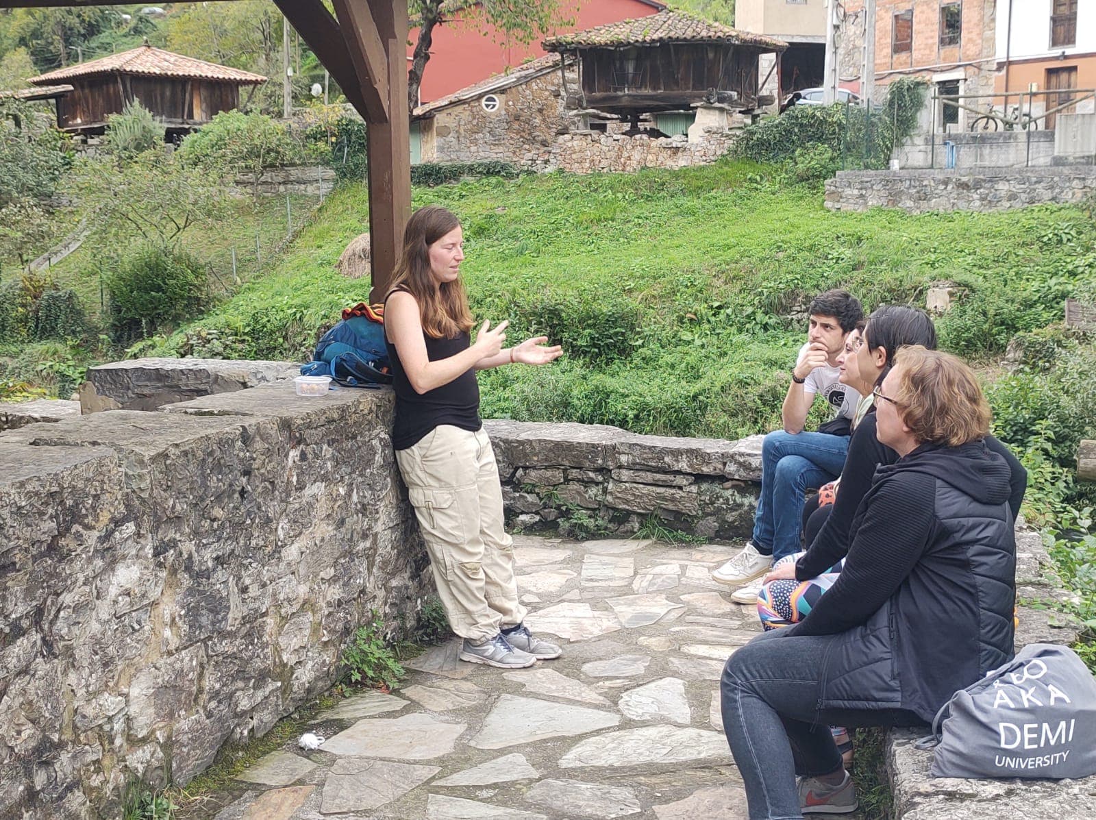 Visita guiada a Villanueva de Santo Adriano | La aldea tradicional de Asturias