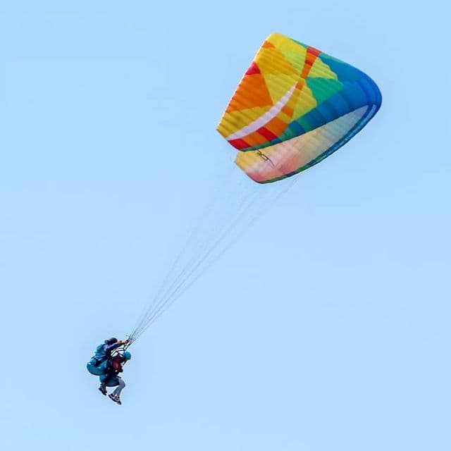 Parapente Biplaza: Vive la Emoción de Volar Sobre Asturias