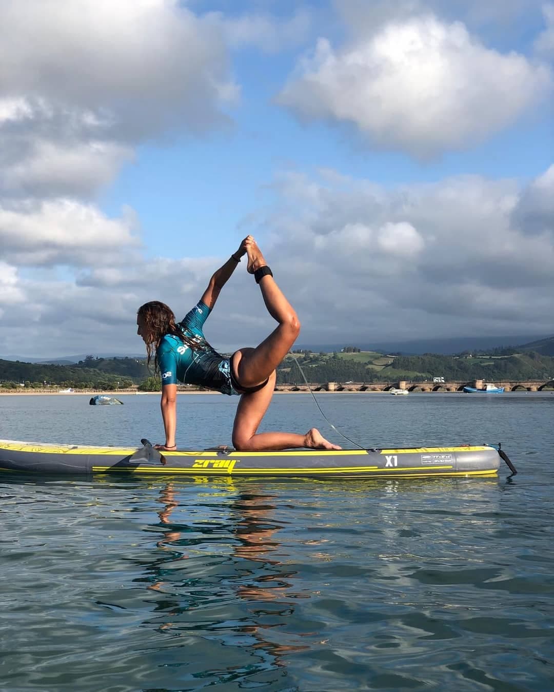 Pilates en tablas de Paddle Surf en San Vicente de la Barquera