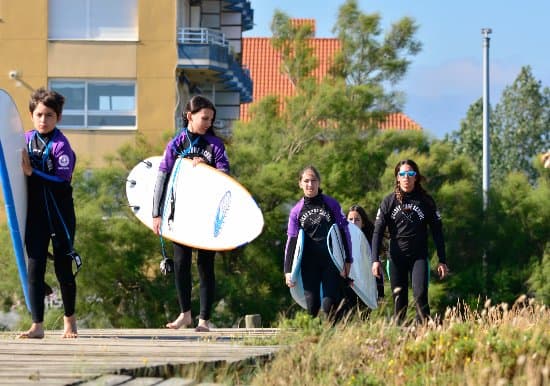 Curso de surf de iniciación en la Playa de Berria