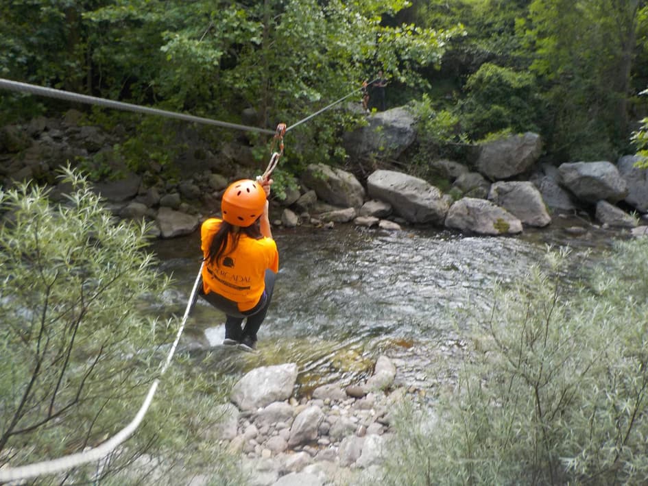 Aventura multiaventura en Asturias: Vía Ferrata, Quads, Barranco y Alojamiento