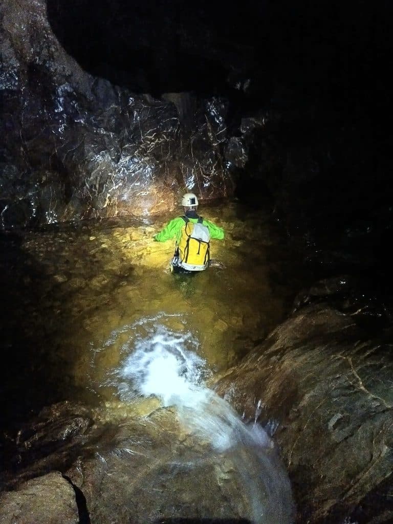 Espeleobarranquismo en Llanes: El Cuevón de Pruneda - Aventura Subterránea en la Sierra del Cuera