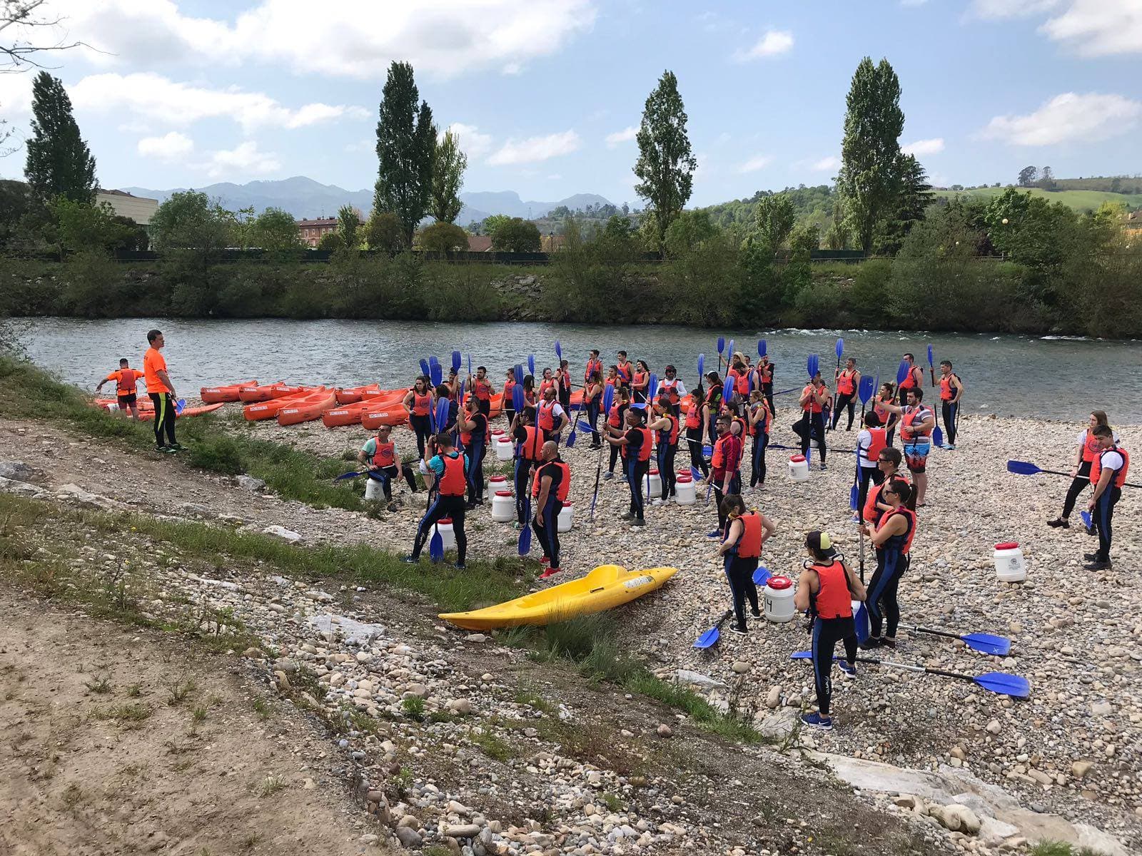 Descenso del Río Sella en Canoa: Una aventura para toda la familia