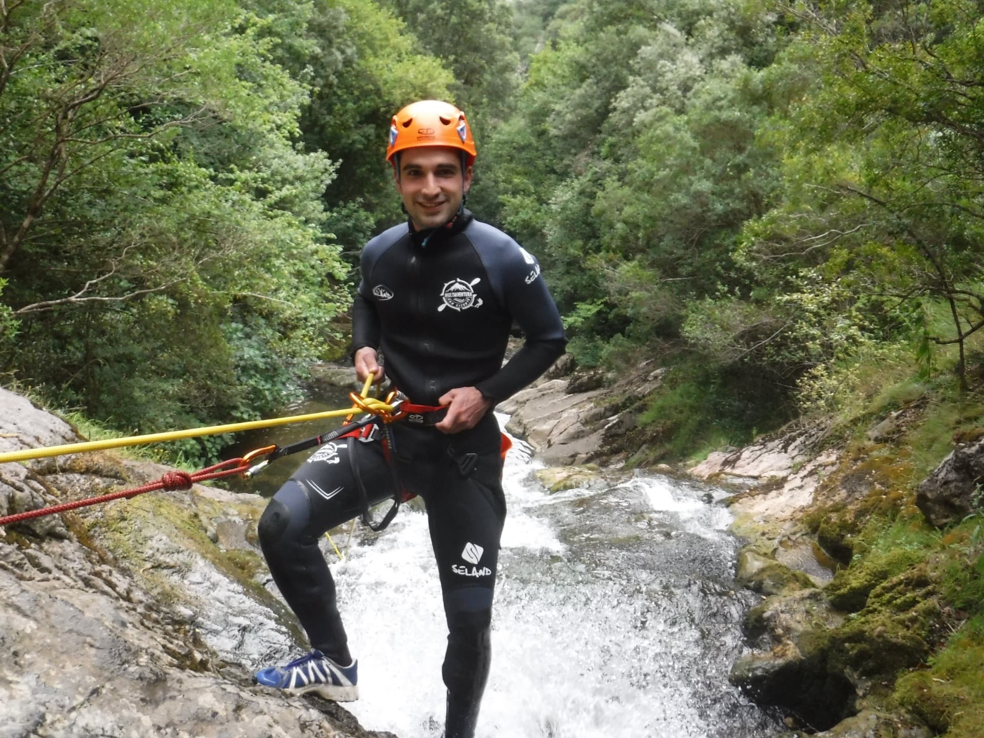Barranquismo Iniciación Nivel II: Aventura Seguro en la Naturaleza
