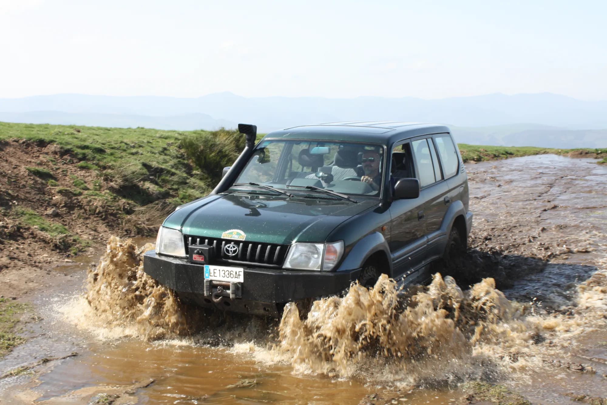 Paseo del Vino Cangas del Narcea: Ruta del Vino y Capillas del Pando en 4x4
