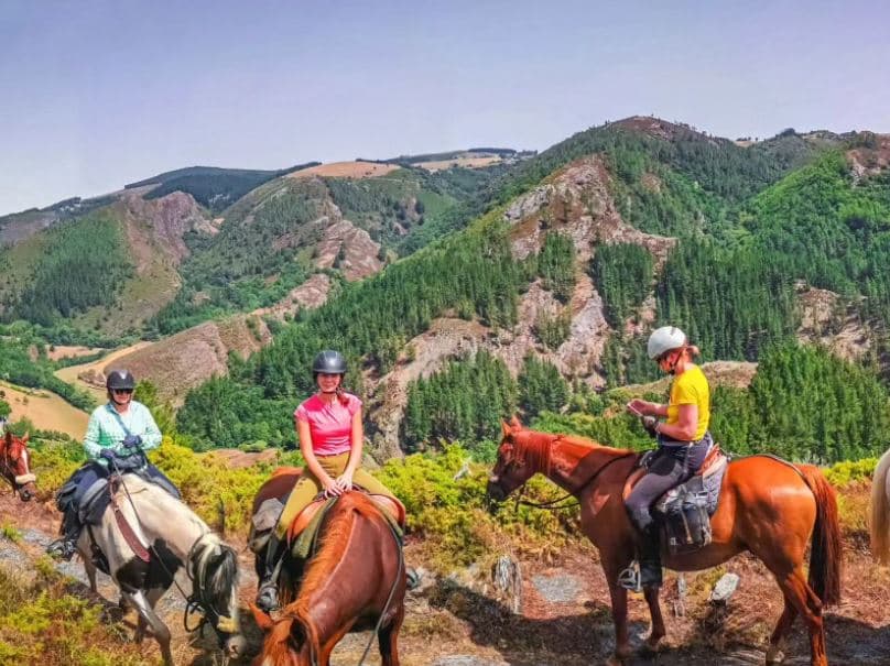 Travesía a caballo en Asturias: Siguiendo las huellas del oso cantábrico