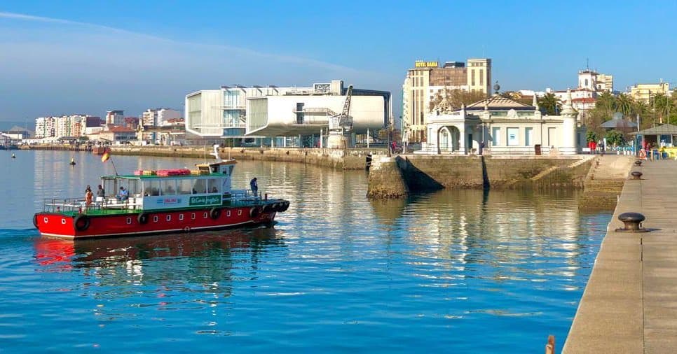 Inolvidable paseo en barco por la Bahía de Santander con escalas en Pedreña y Somo