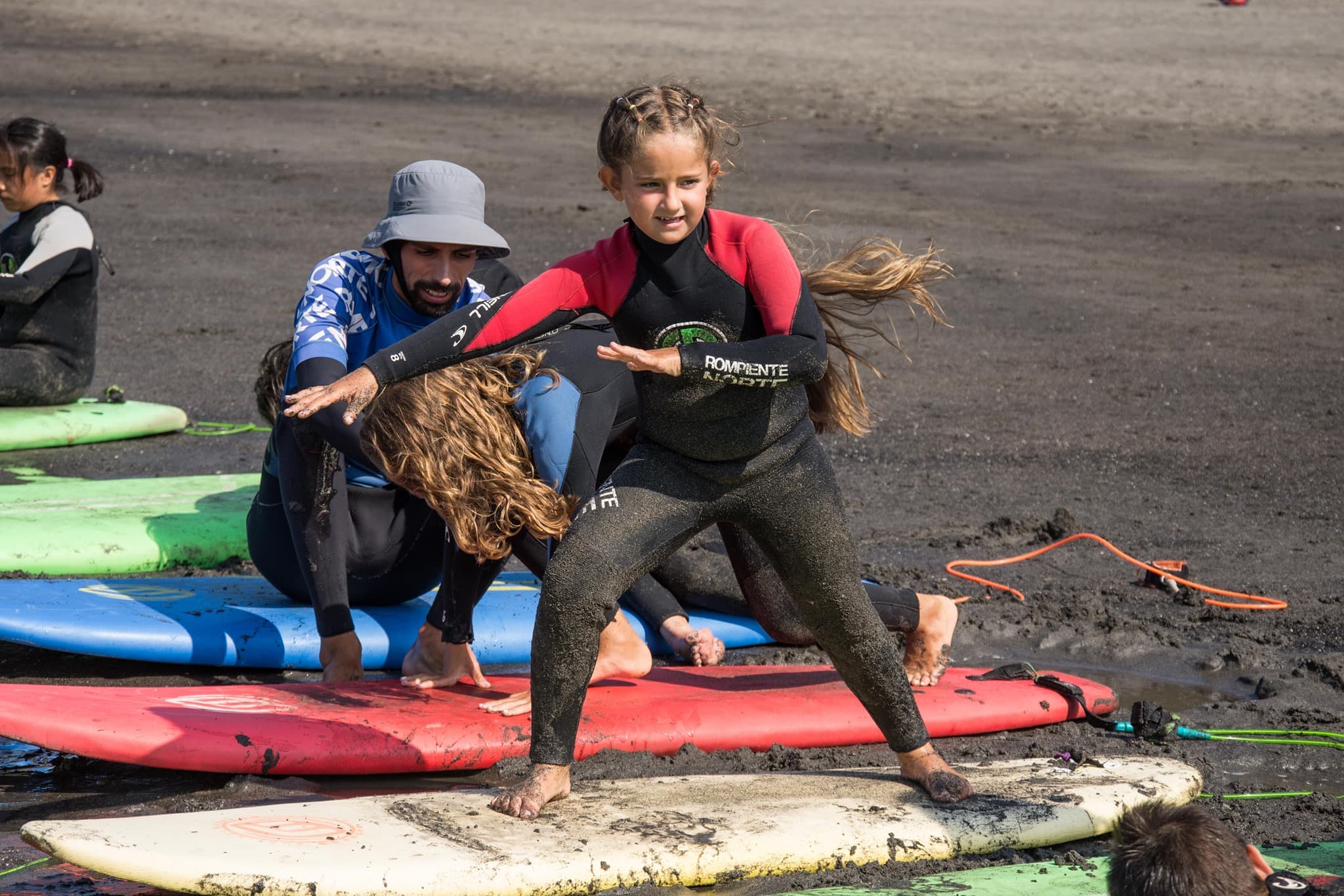 Surf Camp de Verano para Menores en San Juan de la Arena - Aventura y Diversión