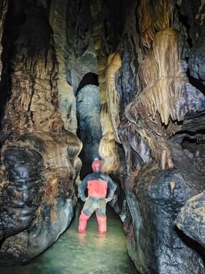 Espeleología en Cueva Jonda (Ampuero)