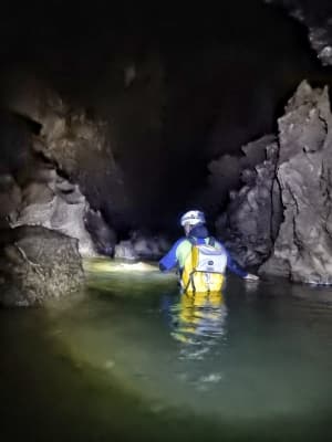 Espeleología en Cueva Acuática El Molino (Matienzo)