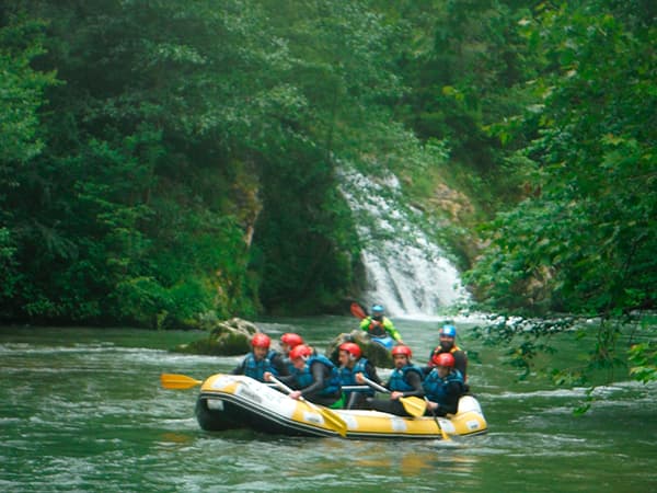 Rafting en el Río Deva: Atrévete a desafiar las aguas bravas