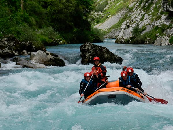 Vive la emoción extrema del rafting en Cantabria: Desafía el Río Cares