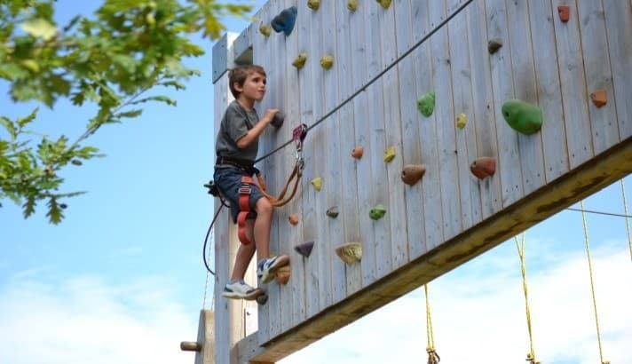 Excursión a parque multiaventura para centros escolares