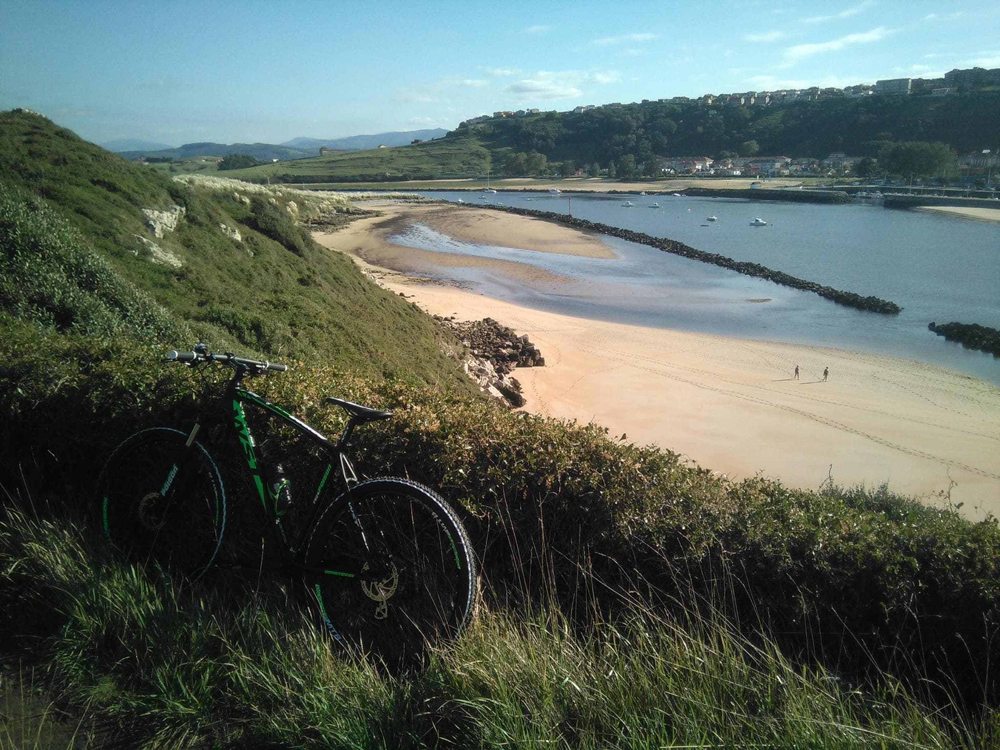 Excursiones con bicicleta de montaña con guía en la costa de Suances