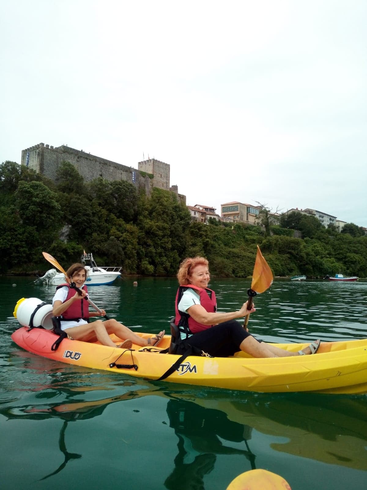 Paseo en canoa por la ría de San Vicente de la Barquera: Naturaleza y Aventura