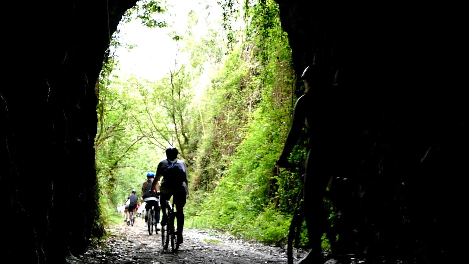 Ruta en Bici por la Playa de las Catedrales: Aventura en la Costa Asturiana