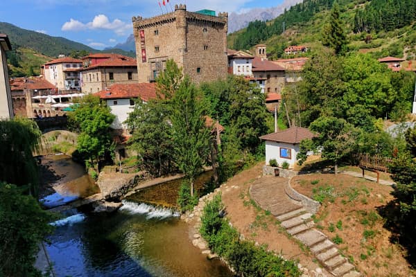 Tour guiado por los Picos de Europa y Potes desde Santander con recogida incluida