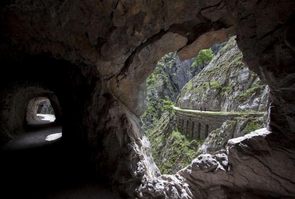 Ruta del Cares + 4x4 Picos de Europa: Aventura completa entre senderismo y naturaleza salvaje