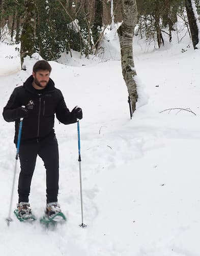 Ruta en Raquetas de Nieve por los Picos de Europa: Aventura Invernal Familiar