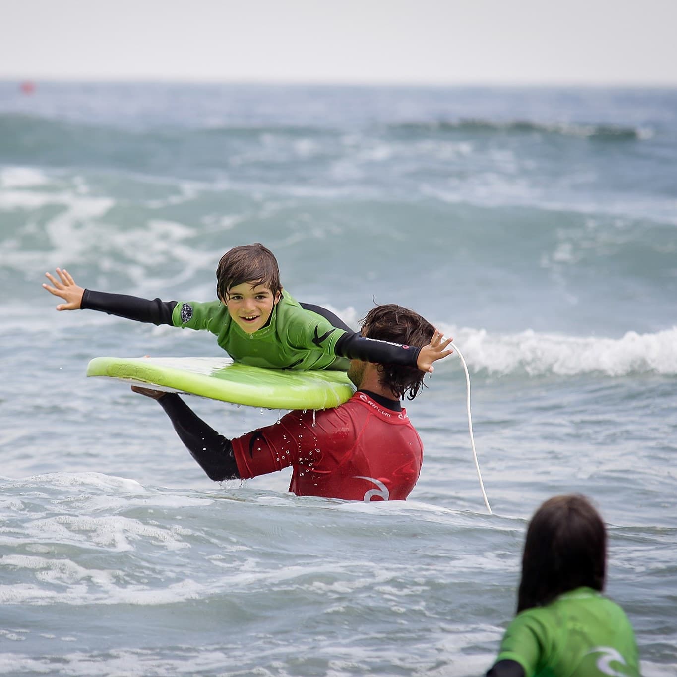 Clases particulares de surf para principiantes en Gijón - Aprende a conquistar las olas