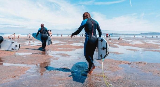 Surf Camp en con diferentes niveles  Salinas