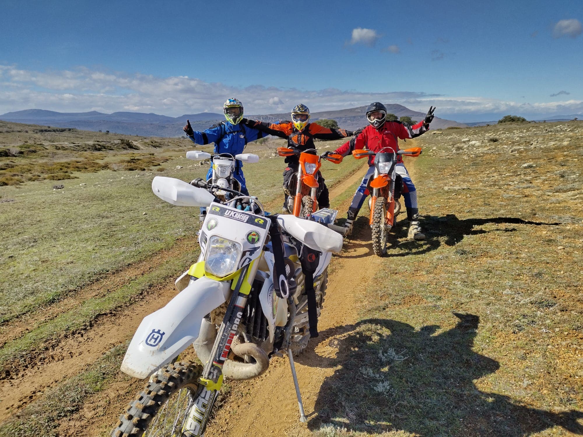 Ruta guiada de dos noches en moto de enduro por Merindades y los Valles Pasiegos