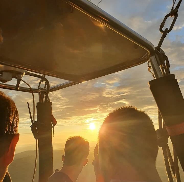 Paseo en globo al amanecer en Cantabria: Un viaje sobre los Valles Pasiegos