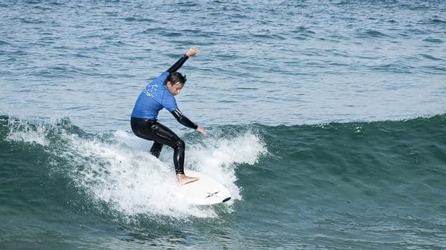 Vive las clases de surf en llanes y da tus primeros pasos sobre la tabla