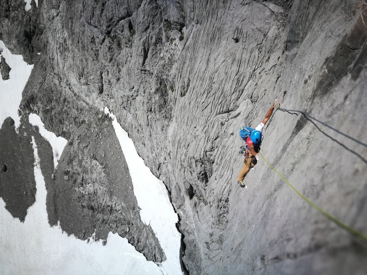 Vía Divertimento y Alfonsada – Escalada con guía en Picos de Europa