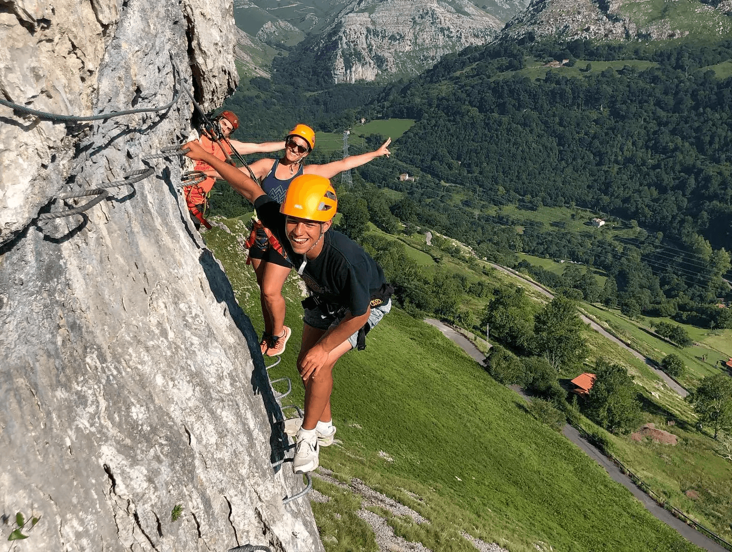 Vía Ferrata La Hermida: Aventura Vertical para Toda la Familia