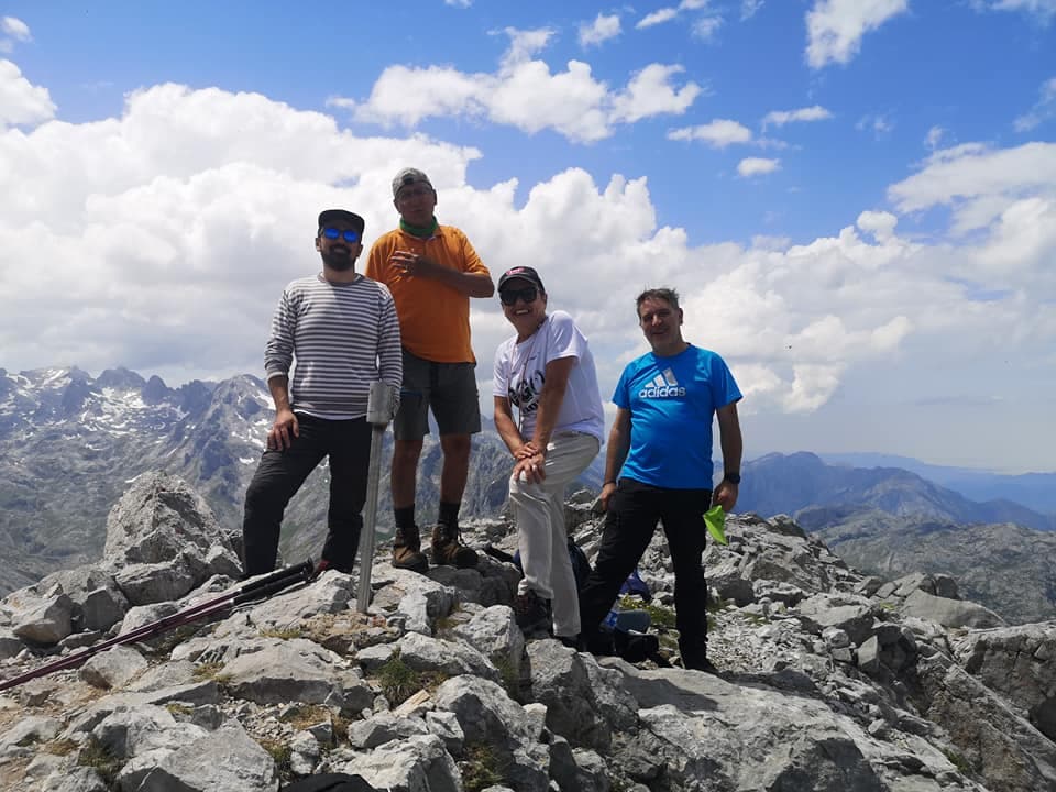 Ascensión a Peña Maín: Aventura en los Picos de Europa con guías locales