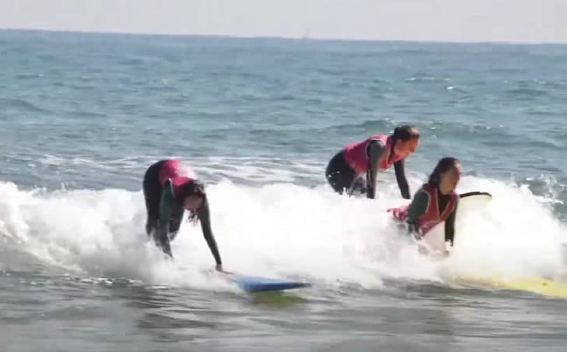 Surf lessons in Zarautz for improvement: Fine-tune your technique with professionals