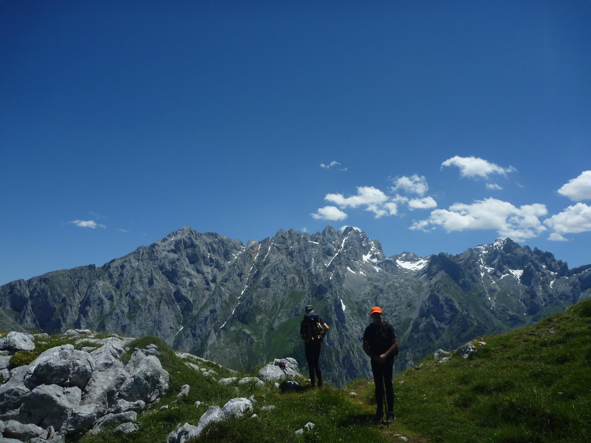 Trekking Anillo Vindio: Conquista los Picos de Europa paso a paso