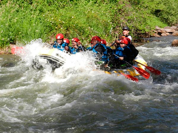 Rafting on the Ebro River: Adventure and fun for everyone