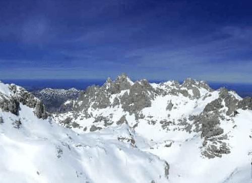 Ascensión a Torreblanca en Picos de Europa: Conquista la Cumbre Más Alta de Cantabria