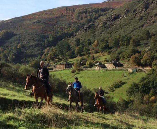 Four-day horseback riding in the Serra dos Ancares: adventure and nature
