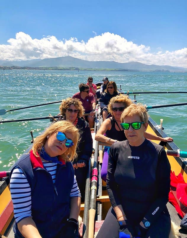 Ruta en trainera típica de Cantabria: Vive la magia de la bahía de Santander