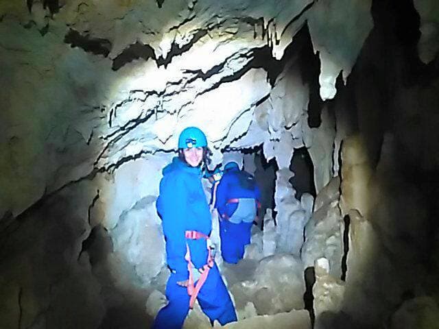 Caving in Asturias: Advanced abseiling and underground adventure for the most daring