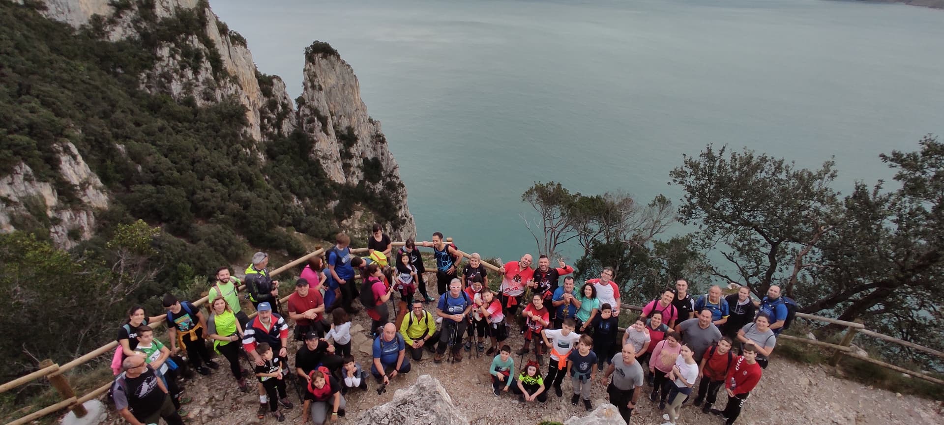 Sendeirismo polas culminacións do Monte Buciero: Aventura e Natureza en Santoña