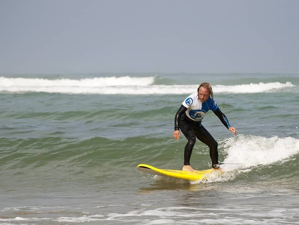 Bono de 10 clases de iniciación al surf en Liencres