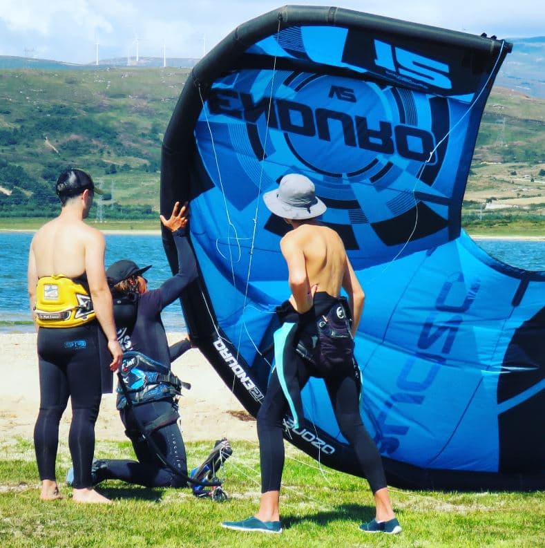 Introductory kitesurfing course for 2 people in the Ebro reservoir