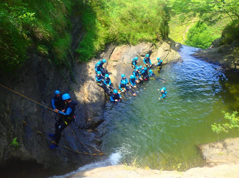 Discover canyoning in Spain with the descent of the Chorretones ravine