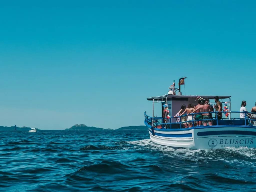 Un día de postal en velero: Privacidad, mar y naturaleza en las Islas Cíes