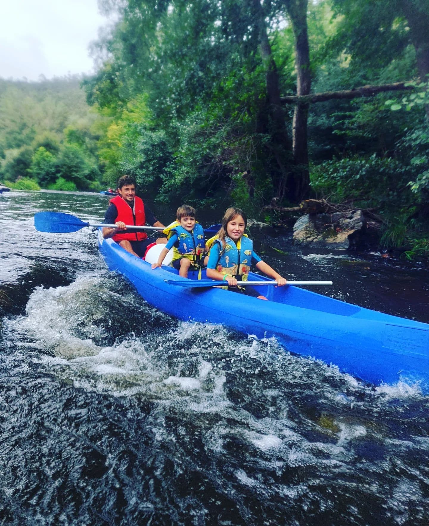 Descenso del río Eo en canoa: naturaleza, diversión y experiencia para todos
