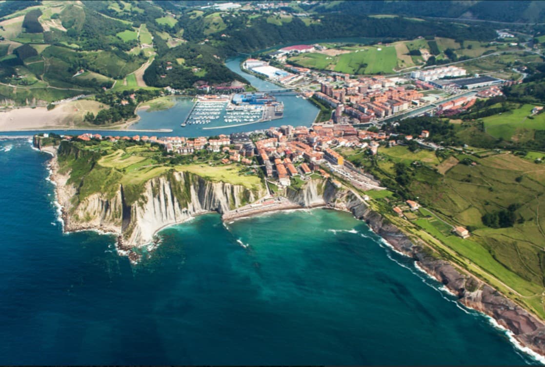 Orientation with compass and map in the Zumaia Flysch Geopark